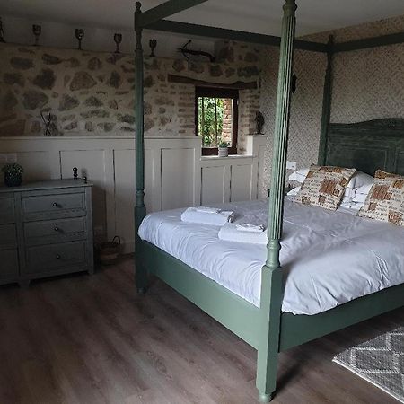 La Maison Ronde Bed and Breakfast Saint-Quentin-sur-Charente Exteriör bild