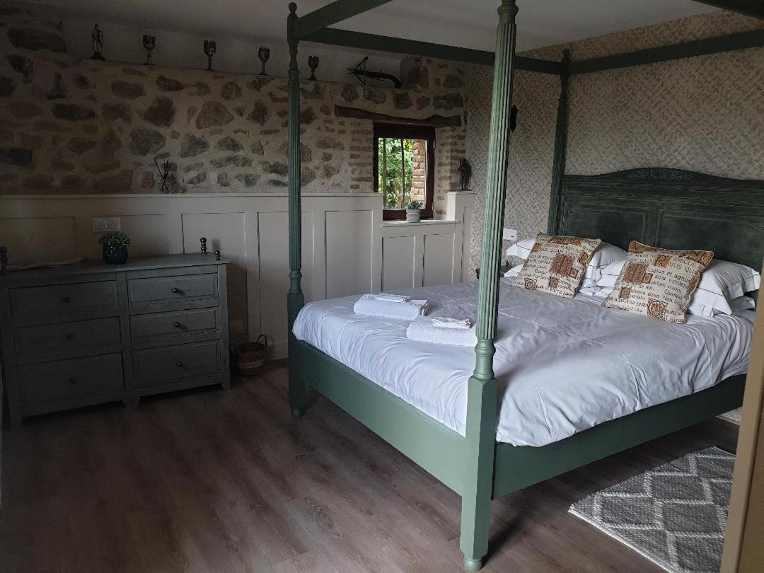 La Maison Ronde Bed and Breakfast Saint-Quentin-sur-Charente Exteriör bild